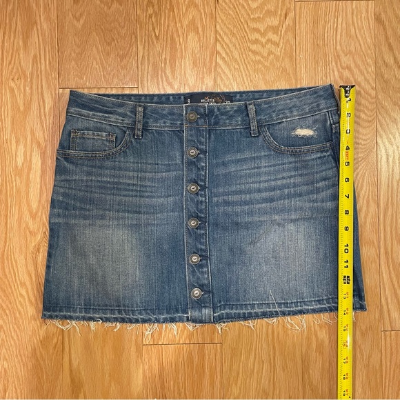 Hollister Denim Button Up Mini Skirt, Pockets and Belt Loop, Size 9, Width 29 - Picture 11 of 12